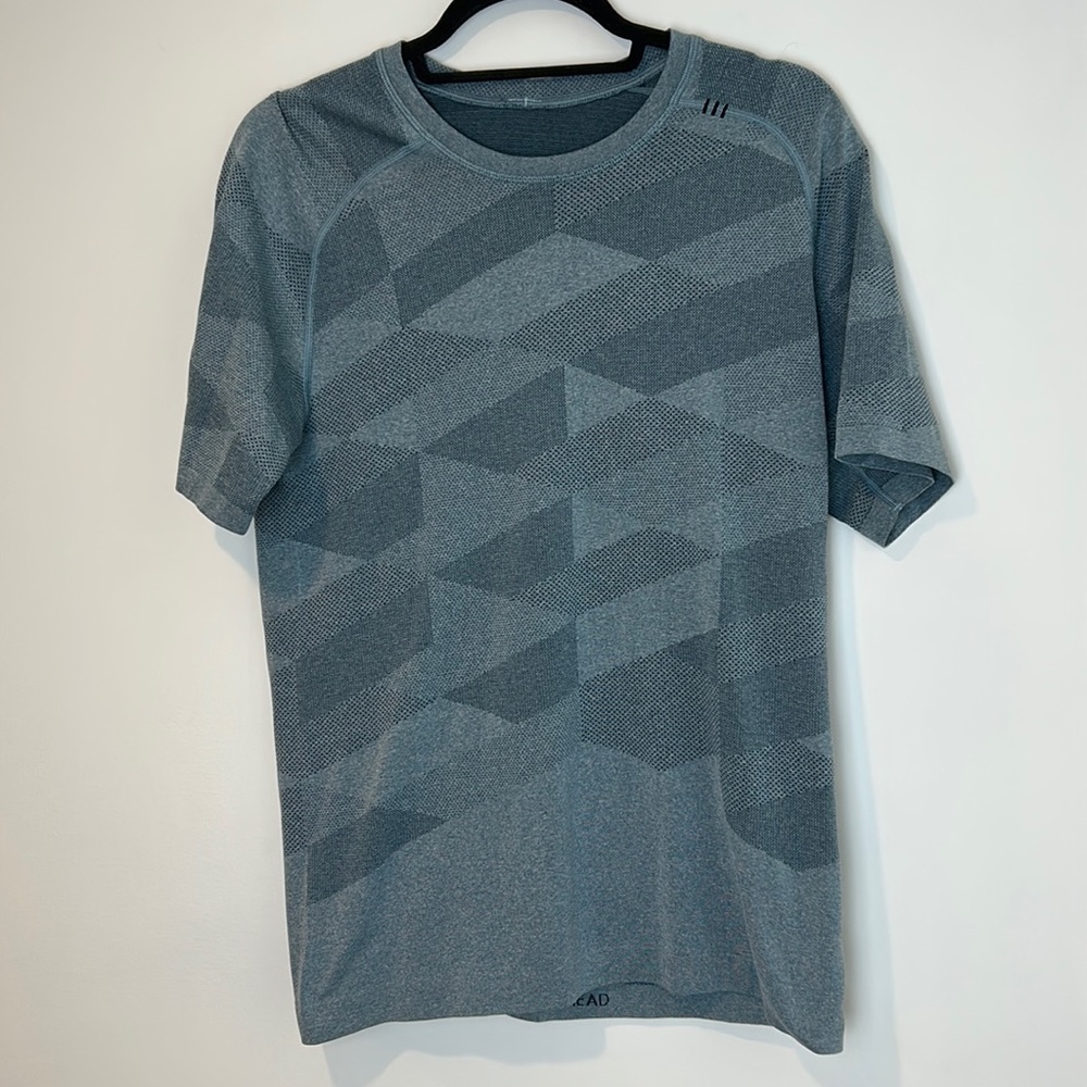 Lululemon Blue Geometric Print Metal Tech Vent Short Sleeve Tee Shirt Men small